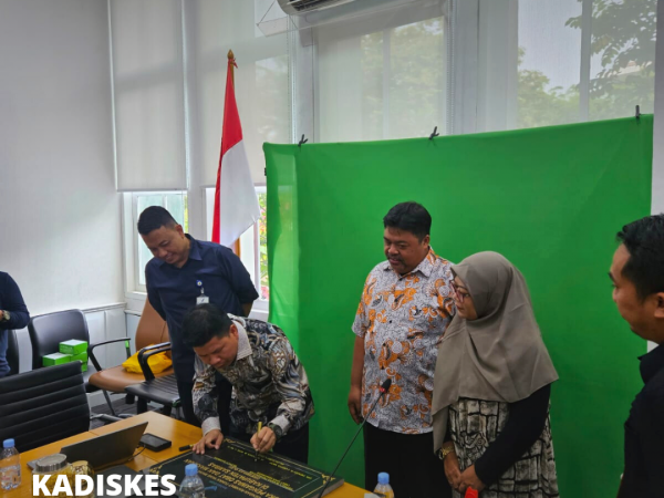 Kadiskes dampingi Bupati Sambas Hadiri Pembentukan Loka POM di Kabupaten Sambas.